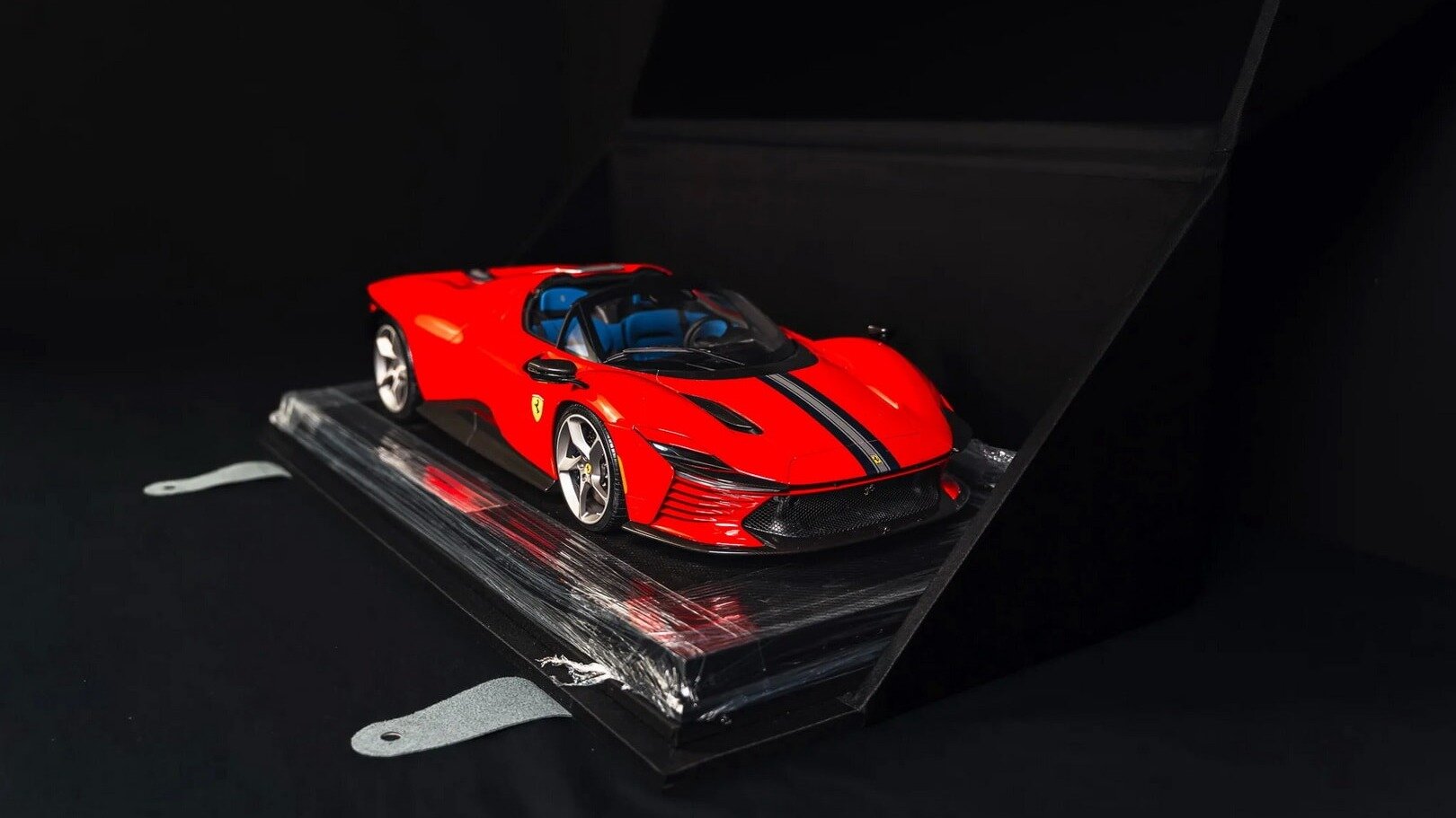 Игрушечную Ferrari продали по цене настоящего автомобиля