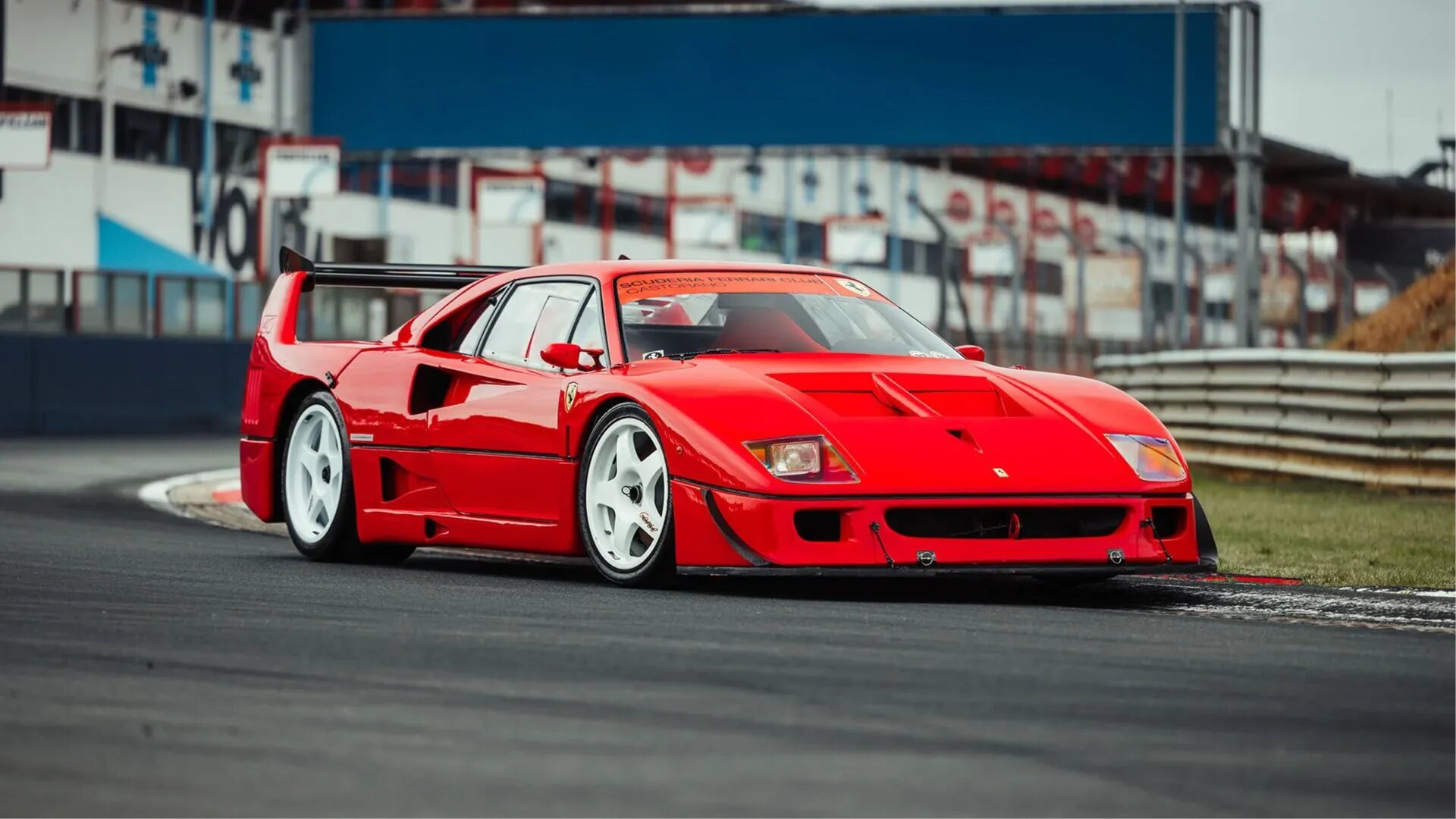 С молотка ушла культовая Ferrari F40, переделанная в гоночный болид