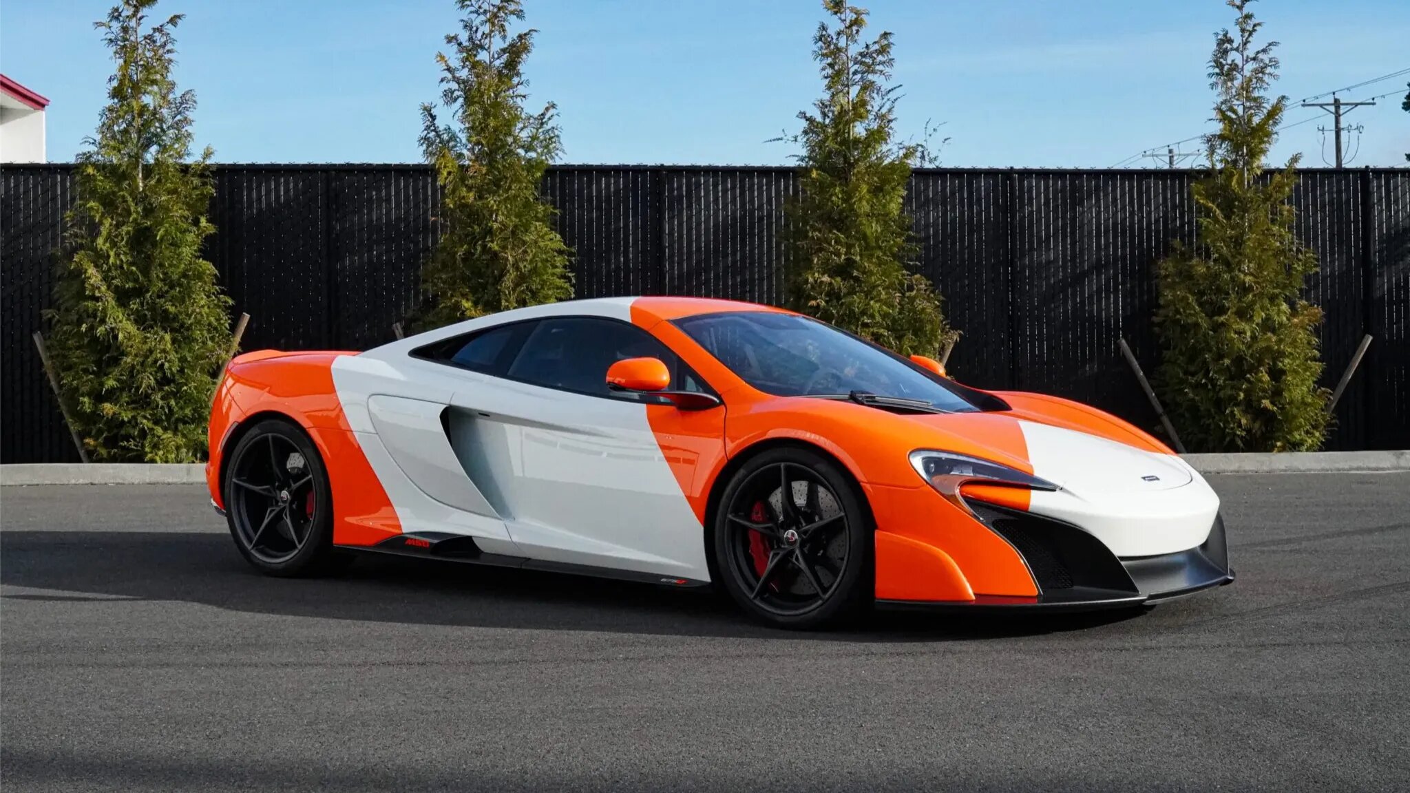 С молотка уйдёт уникальный McLaren 675LT с опциями на 74 тысячи долларов