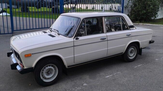 Новый ВАЗ-2106, выпущенный 35 лет назад, хотят продать по цене топовой Lada Vesta