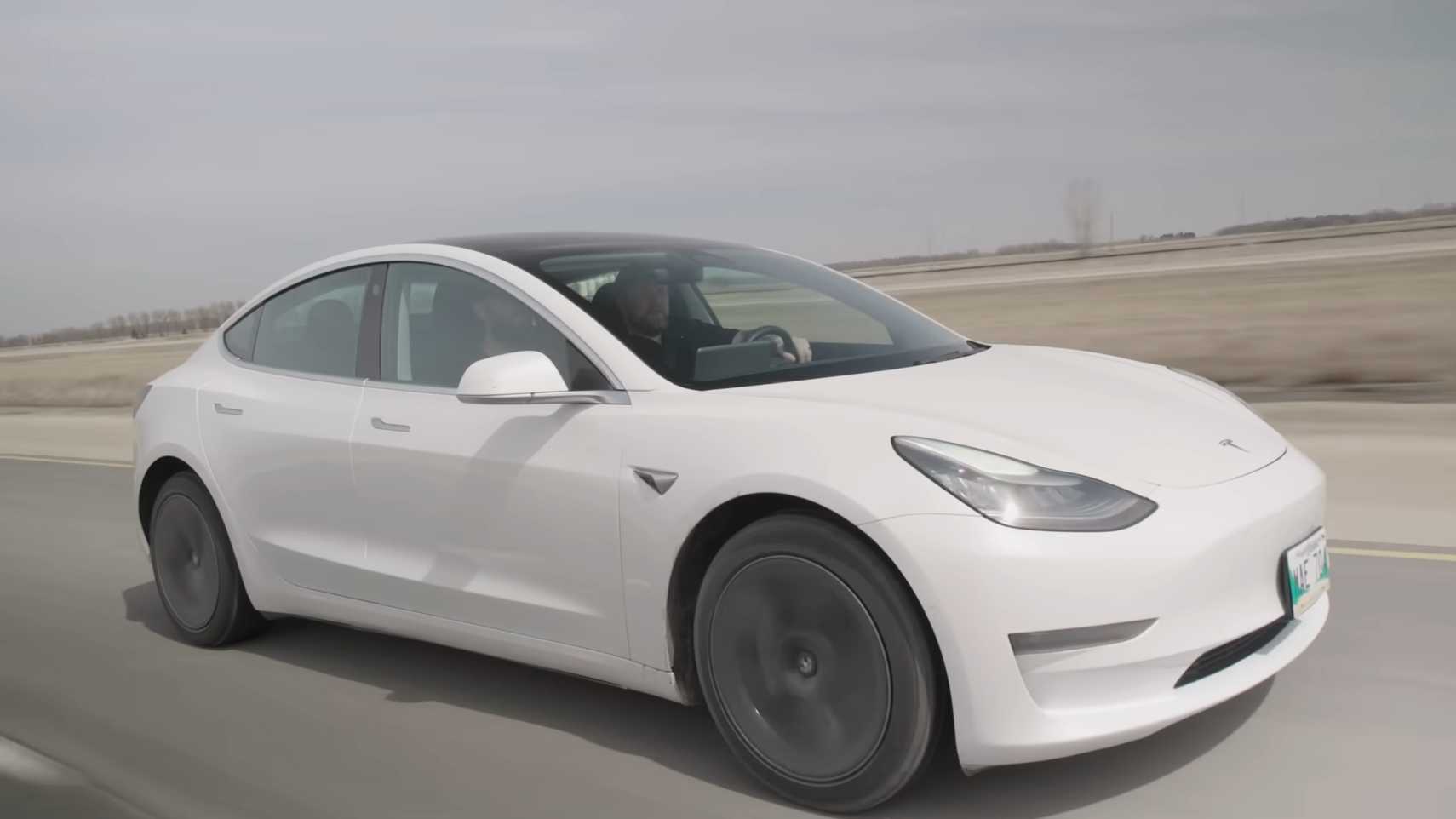 Tesla Model 3 проехала 610 тысяч километров на родной батарее: что с ней стало