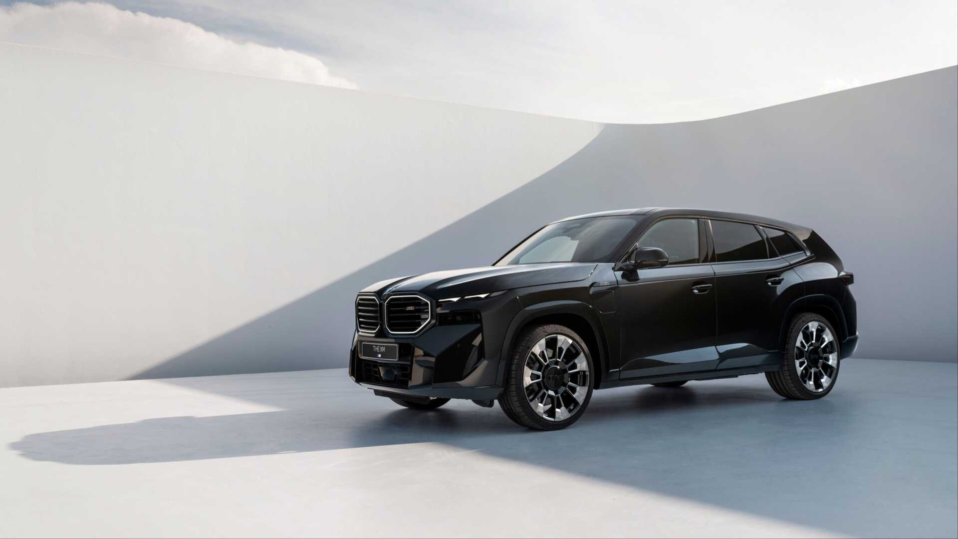 Суперкроссовер BMW XM захотят купить владельцы Lamborghini Urus и Гелендвагенов, считают в BMW