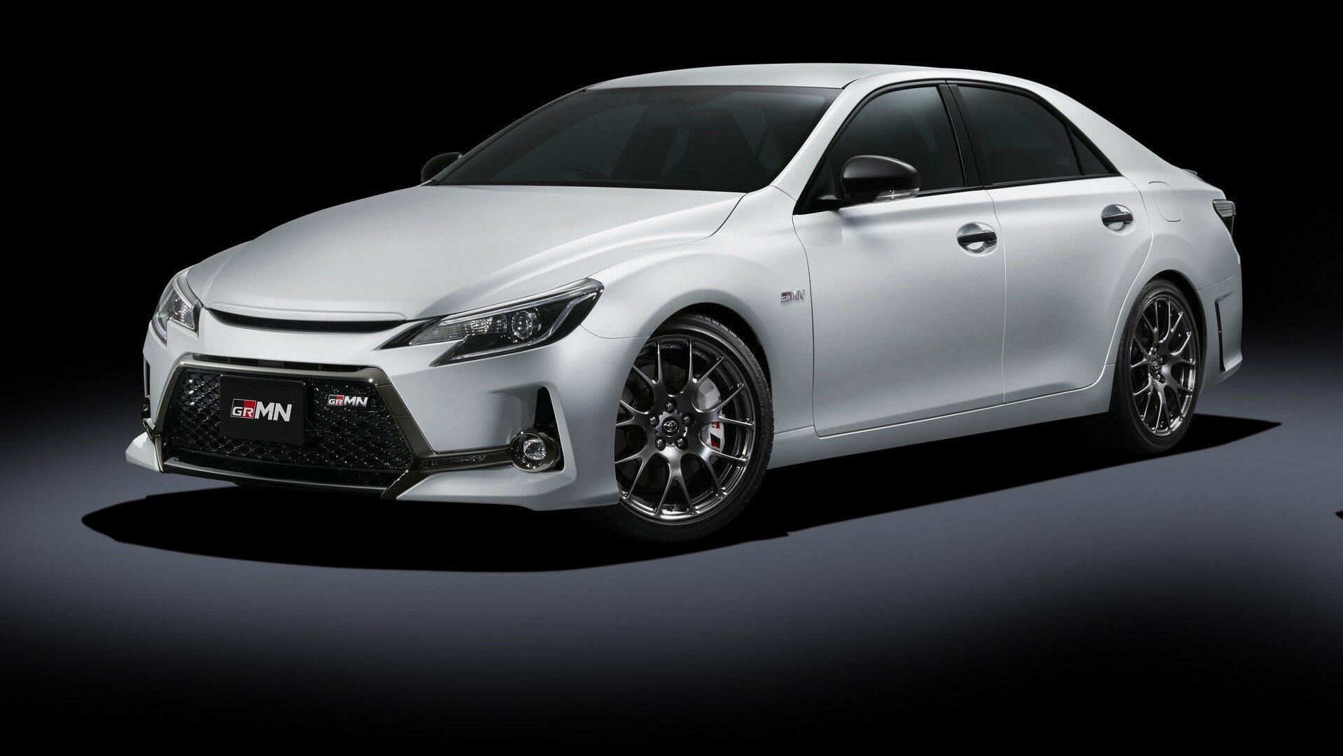 Из седана Toyota Mark X сделали идеальный автомобиль для водителя
