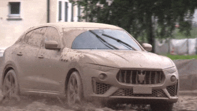 Maserati Levante резвится в грязи. И это красиво!