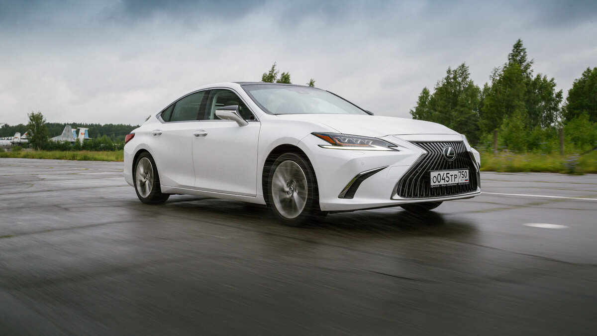 Побег от репутации: подробный тест Lexus ES