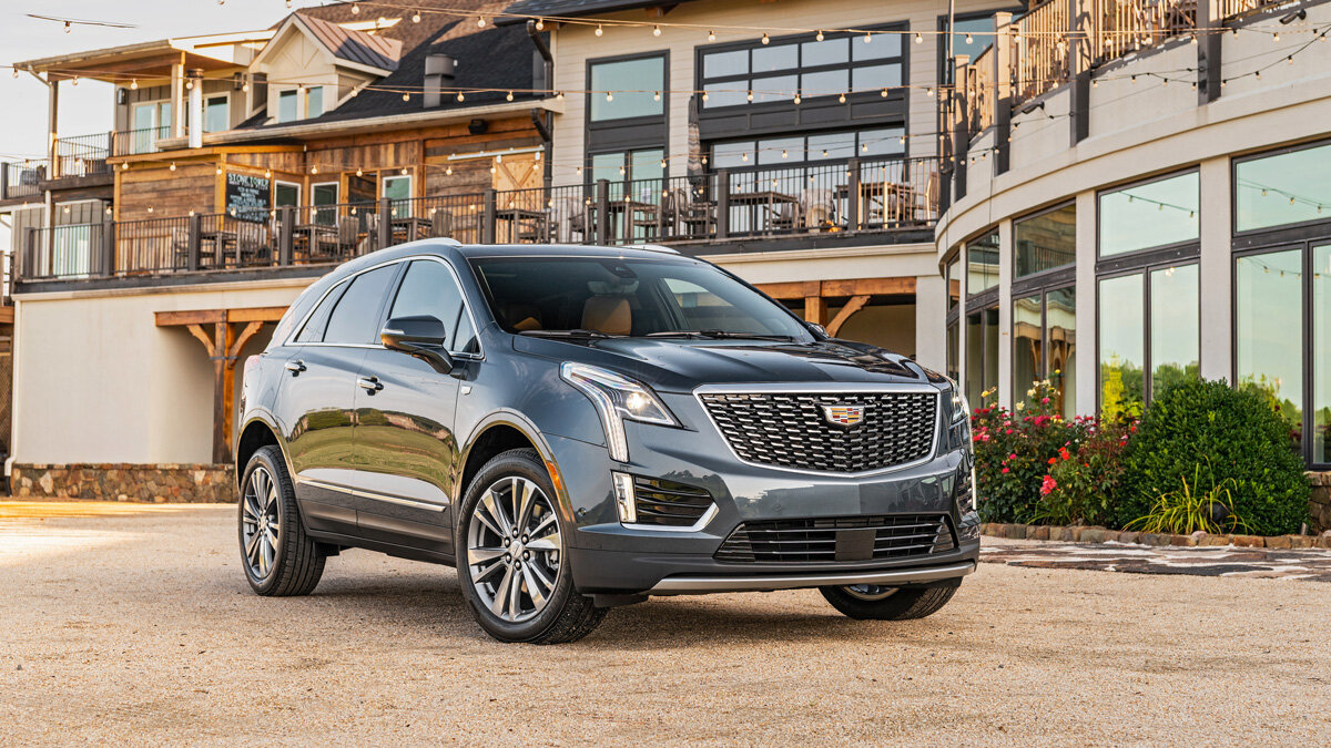 В Россию приехал обновлённый Cadillac XT5. По пути он потерял два цилиндра и 110 сил