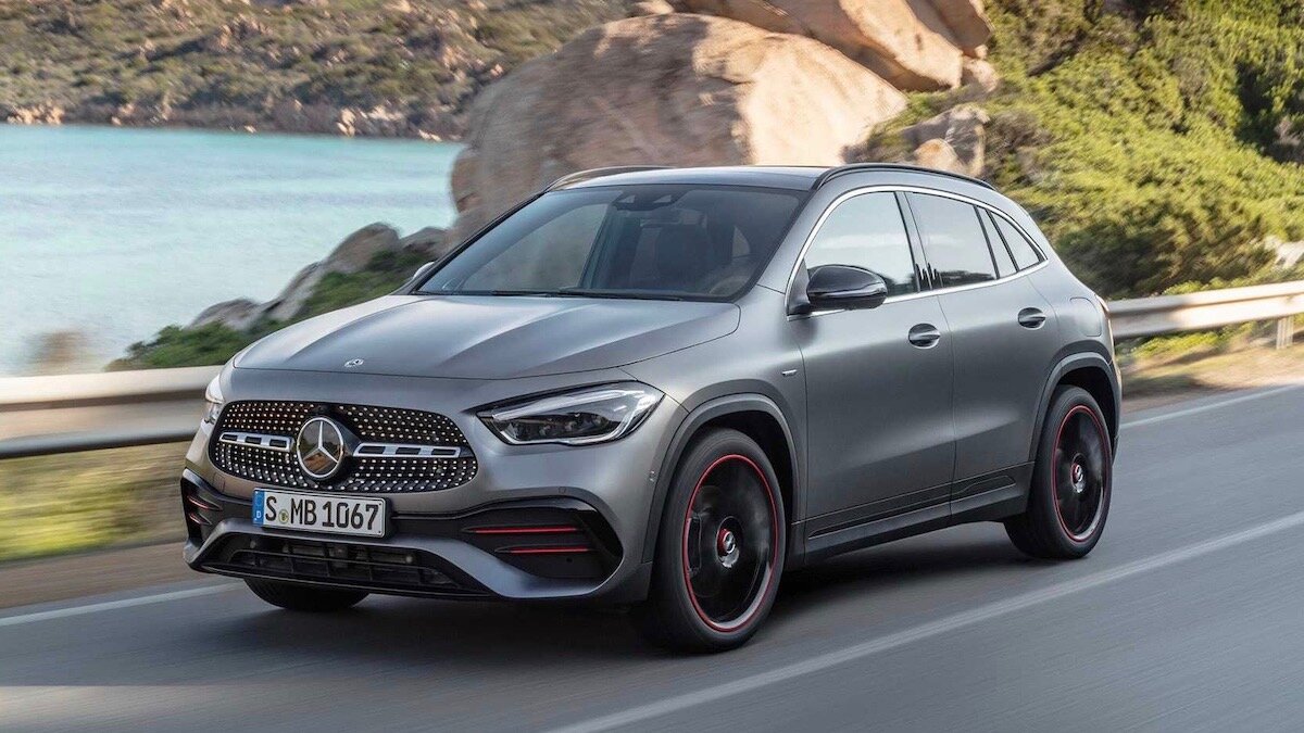 Новый Mercedes-Benz GLA: внедорожный пакет и салон от В-класса