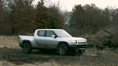 Пикап Rivian оснастили режимом танка для разворота на месте