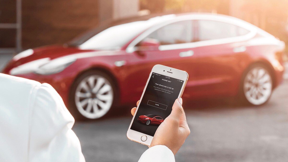 Компания Tesla запустила бесконтактную покупку машин