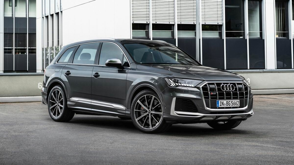 Audi представила европейцам кроссоверы SQ7 и SQ8 в полтысячи сил
