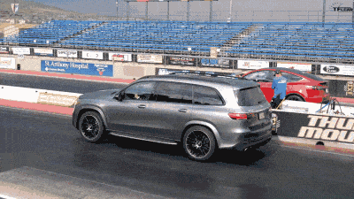 Tesla Model Y против Mercedes-AMG GLS 63: посмотрите, кто быстрее в дрэге