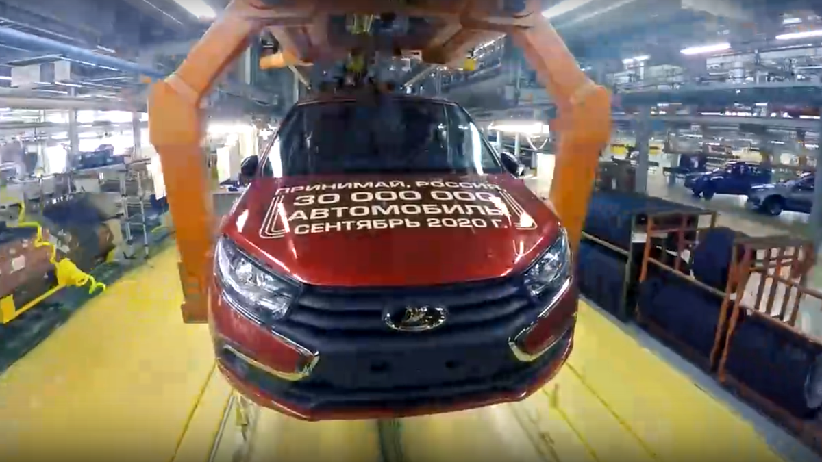 АвтоВАЗ показал на видео сборку 30-миллионного автомобиля