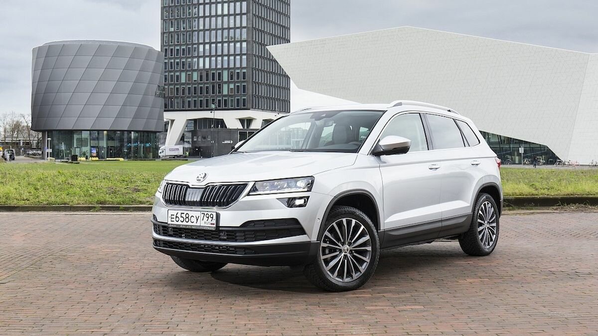Кроссовер Skoda Karoq получил в России новый мотор и подешевел