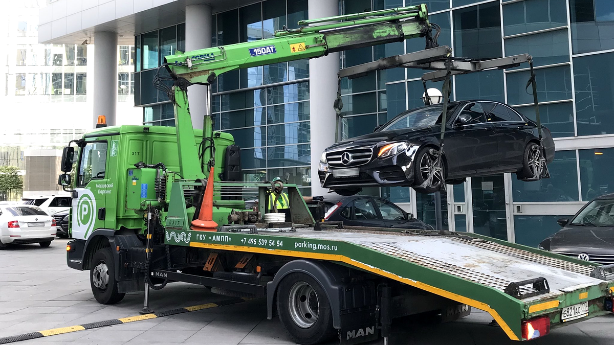 Названы самые эвакуируемые премиальные автомобили в Москве