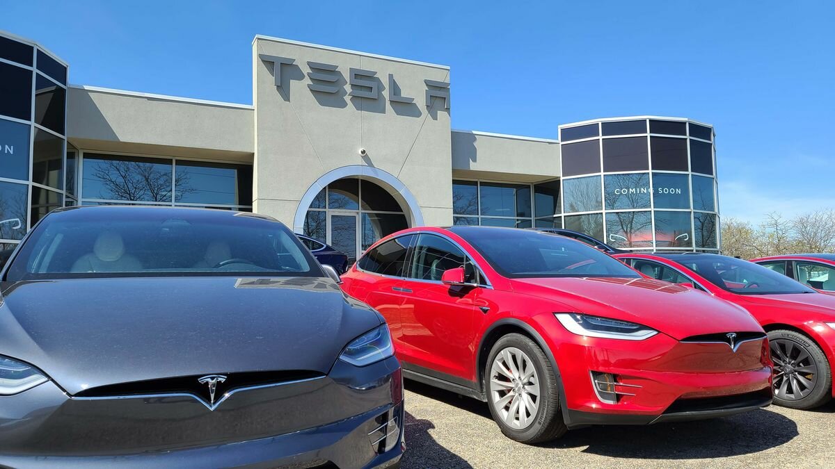 BMW, Daimler и Volkswagen опередили Tesla по продажам электромобилей в Европе