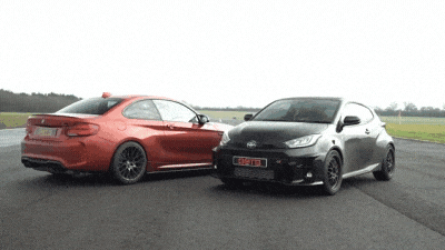 Гонка Toyota Yaris и BMW M2: кто победит? Не спешите с ответом