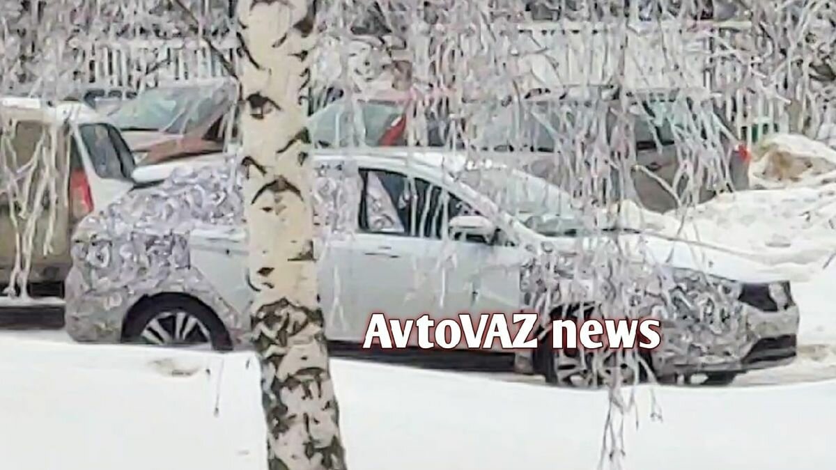 С обновлённых Lada Vesta начали снимать камуфляж