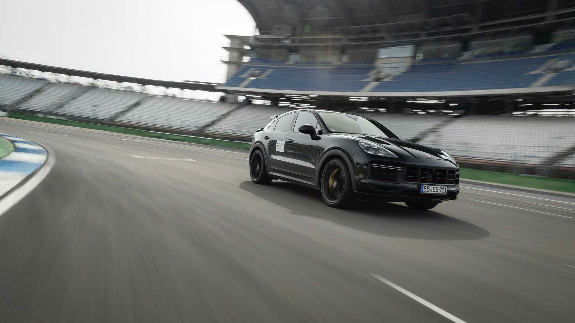 Компания Porsche вывела на тесты новый супер-Cayenne