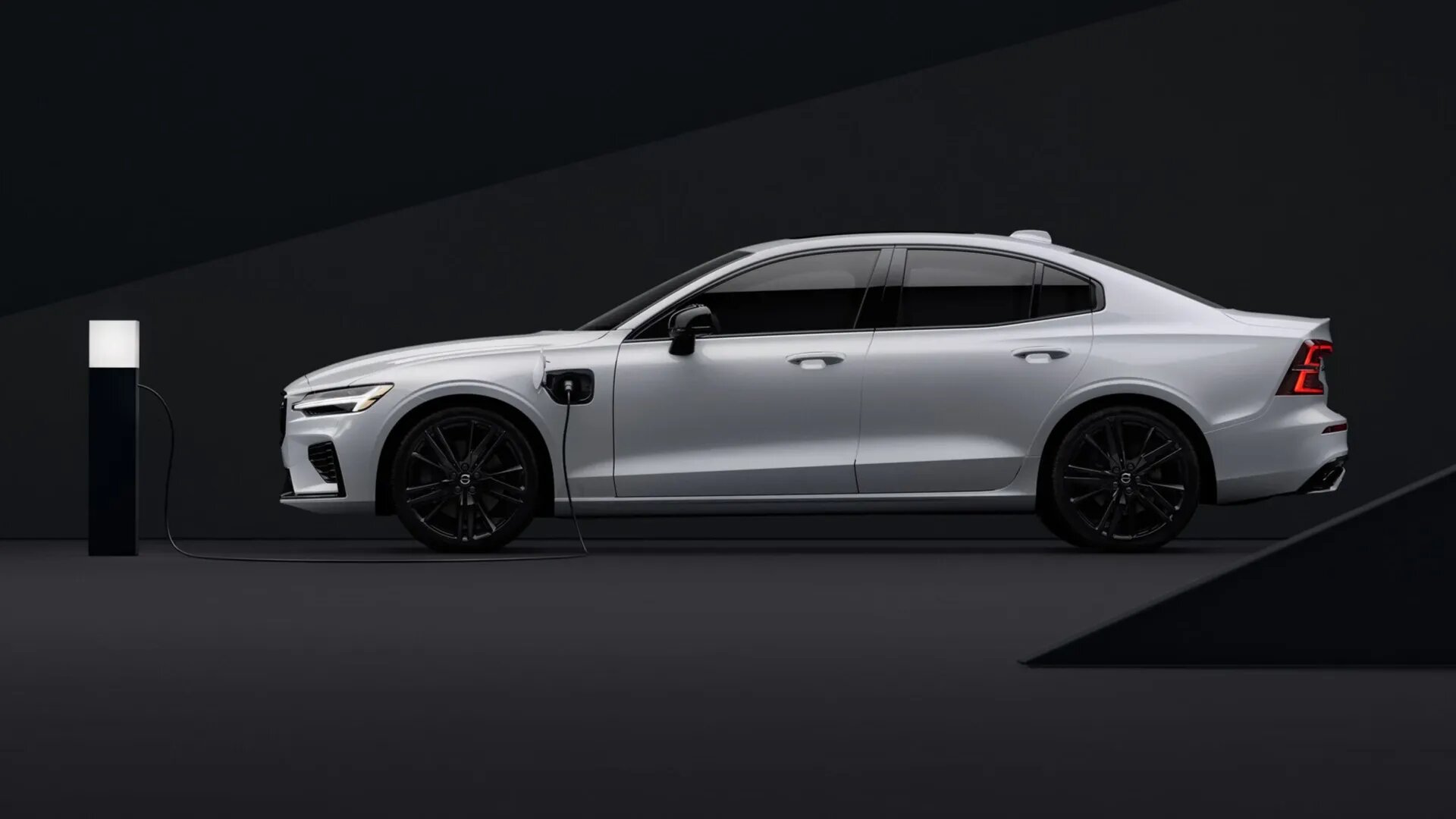 Вслед за кроссоверами Volvo переведёт на электротягу седаны и универсалы — если будет спрос