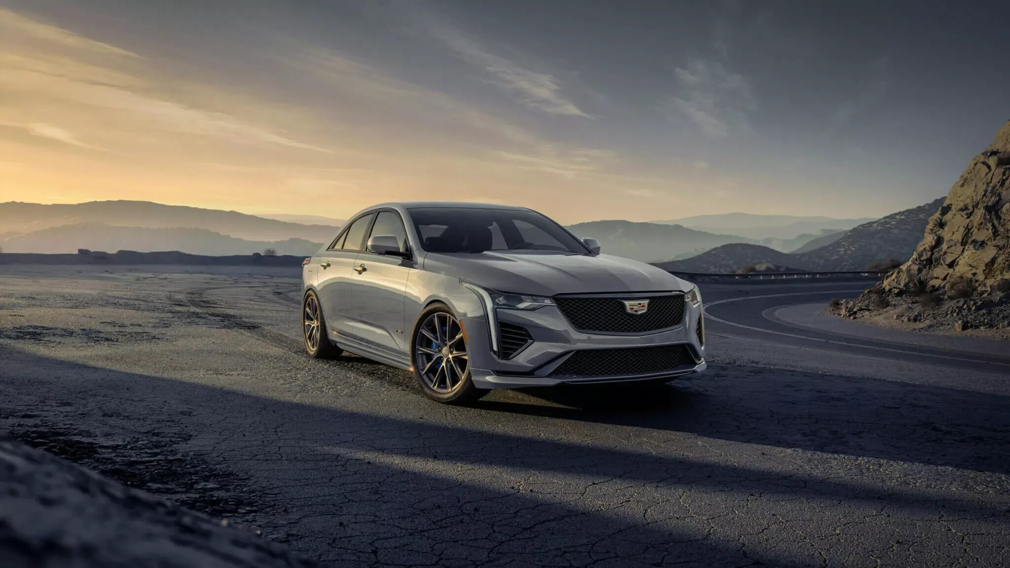 Младший седан Cadillac слегка обновился и подорожал