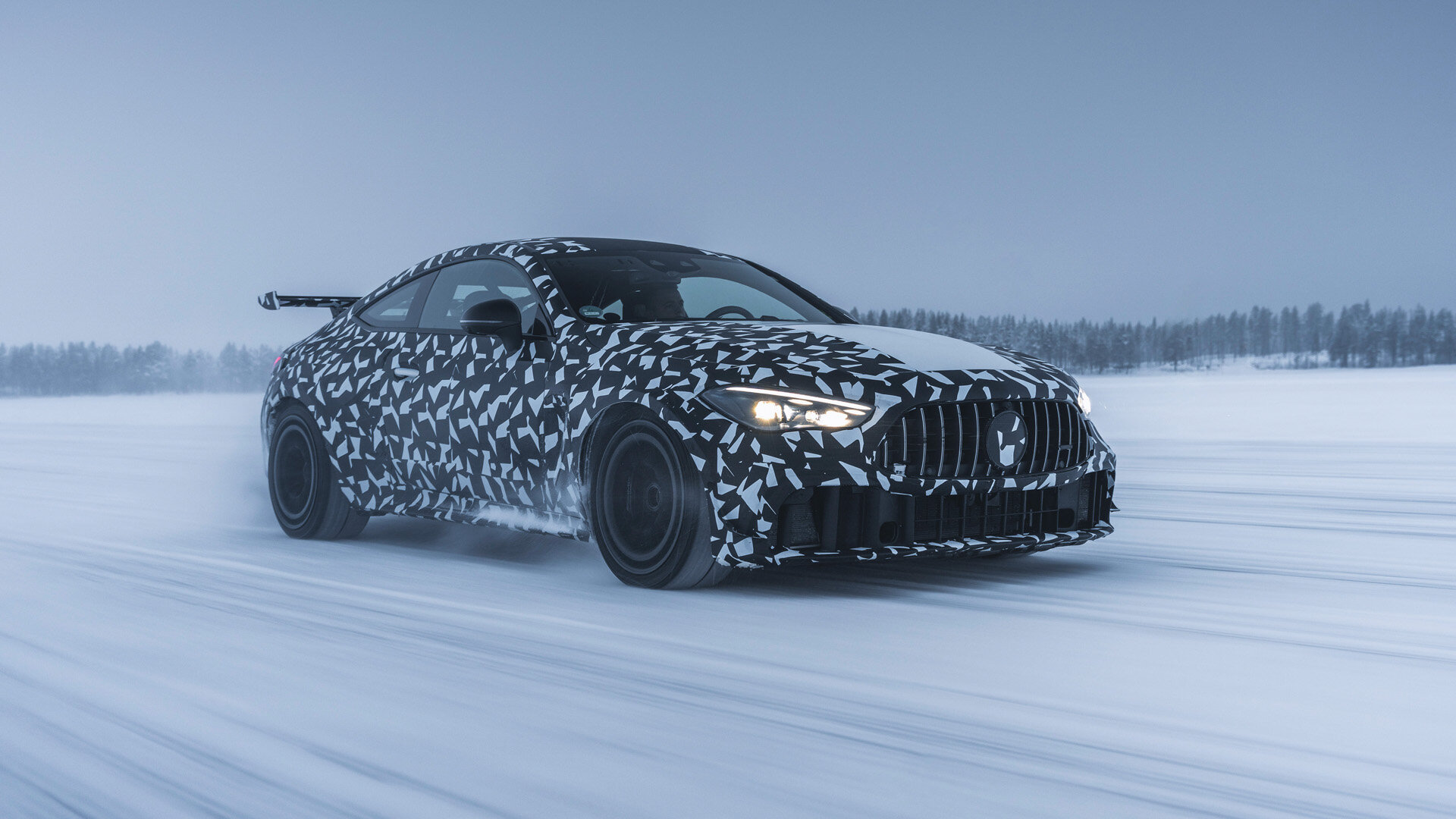 Экстремальная новинка Mercedes-AMG: первые фото