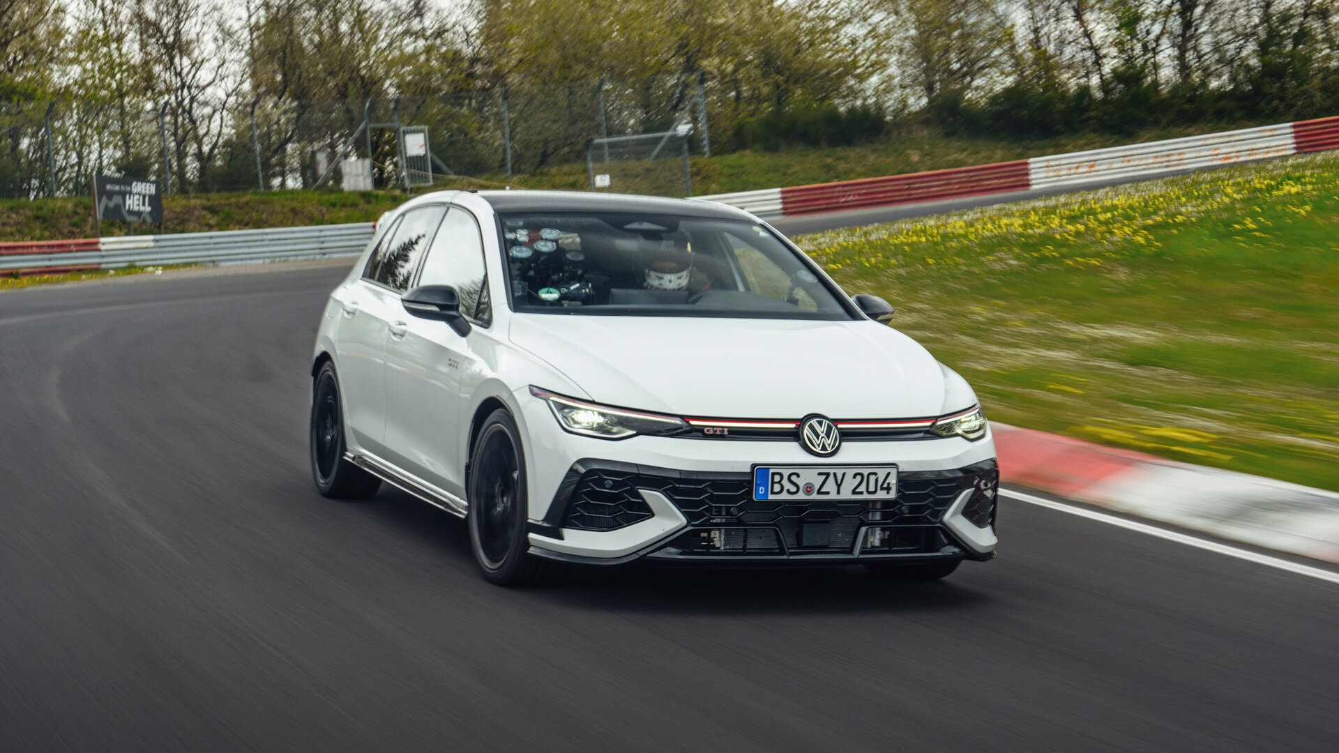 Ещё не представленный Golf стал быстрейшим Volkswagen на Нюрбургринге