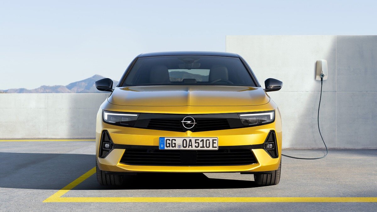 Opel Astra, Jeep Grand Cherokee и ещё четыре новинки: концерн Stellantis раскрыл планы в России на 2022 год