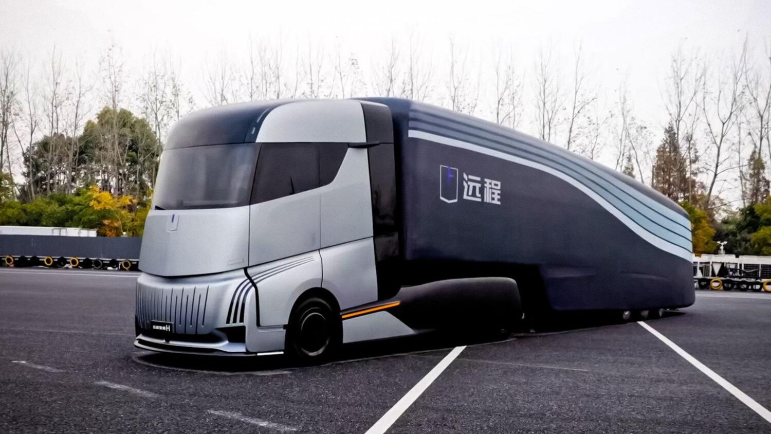 Что внутри у китайского соперника Tesla Semi: кухня, стиральная машина, душ и панорамная крыша