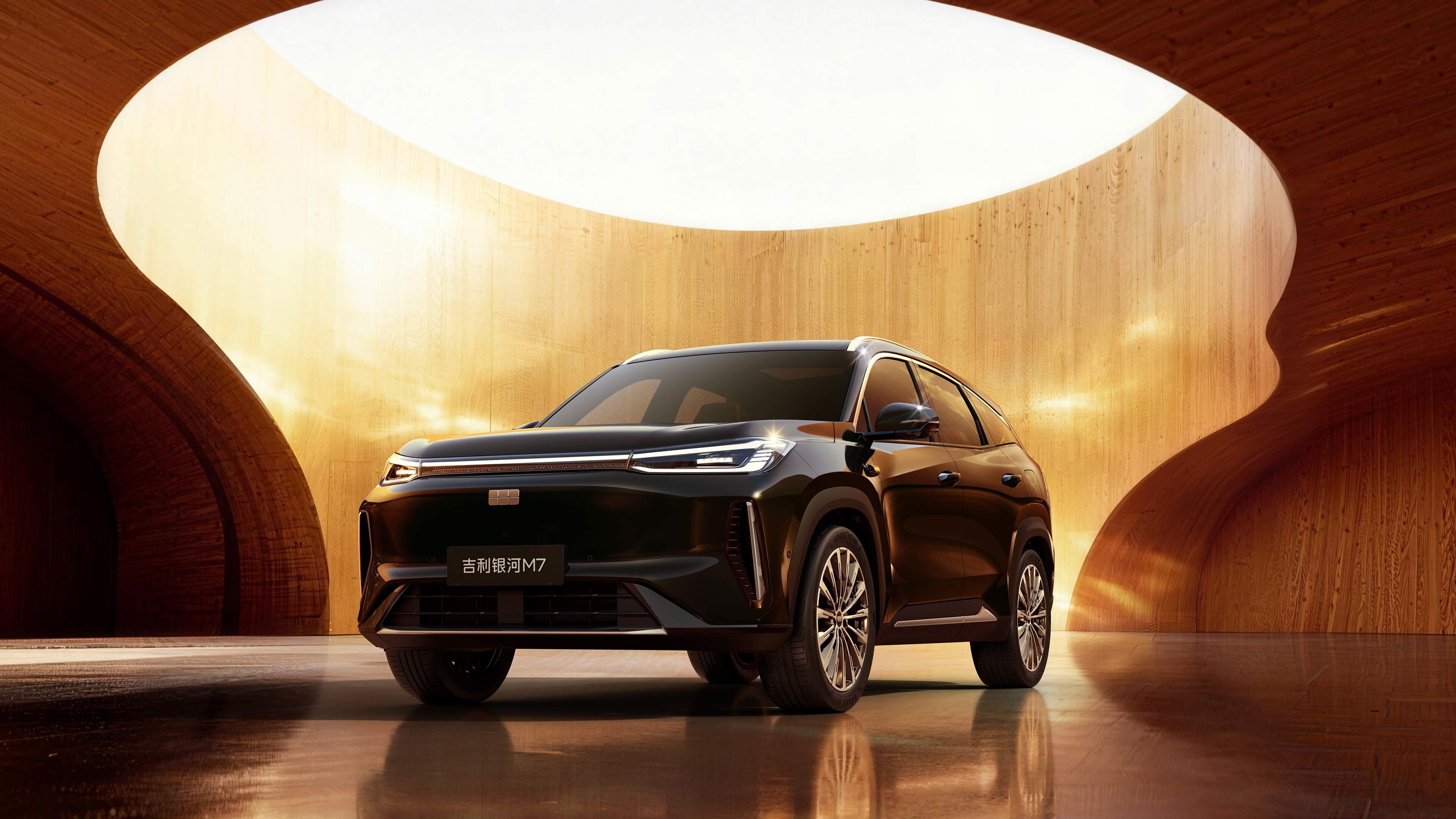 Дальнобойный гибрид Geely Galaxy M7 поступил в продажу в КНР по цене Lada Iskra