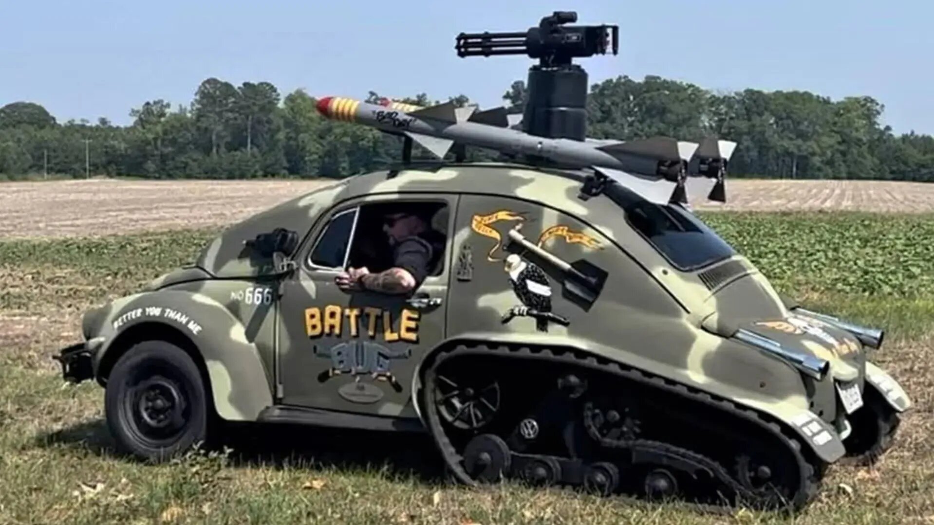 «Вооружённый до зубов» VW Beetle на гусеницах выставили на продажу за 25 тысяч долларов