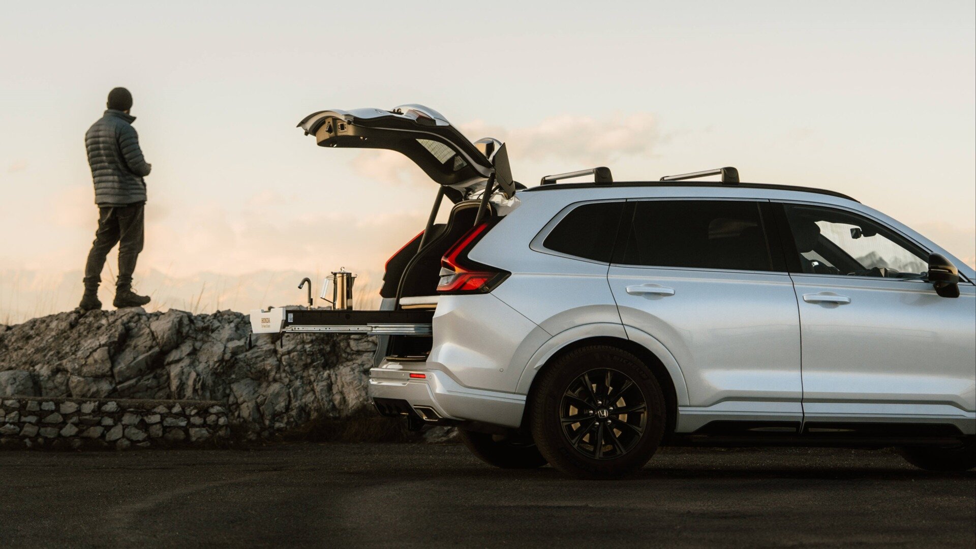 Honda CR-V превратили в кемпер в честь 30-летия модели