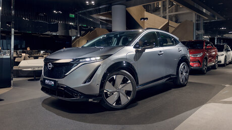 Первый обзор Nissan Ariya: как X-Trail, но электрический и с караоке