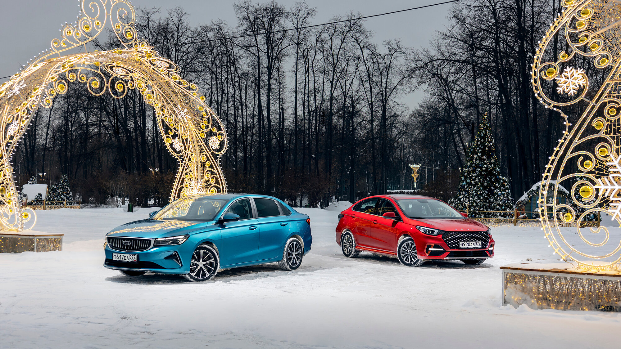 Geely Emgrand против Omoda S5: сравнительный тест недорогих седанов с «автоматами»