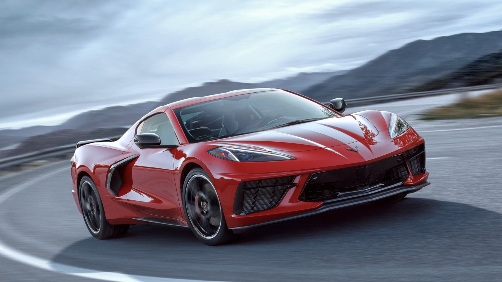 Ездившего со скоростью 225 км/ч нарушителя на Chevrolet Corvette помог поймать самолёт