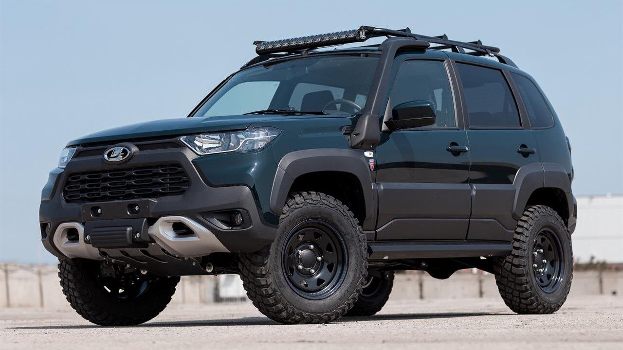Lada Niva Travel получила брутальную спецверсию с топором и лебёдкой