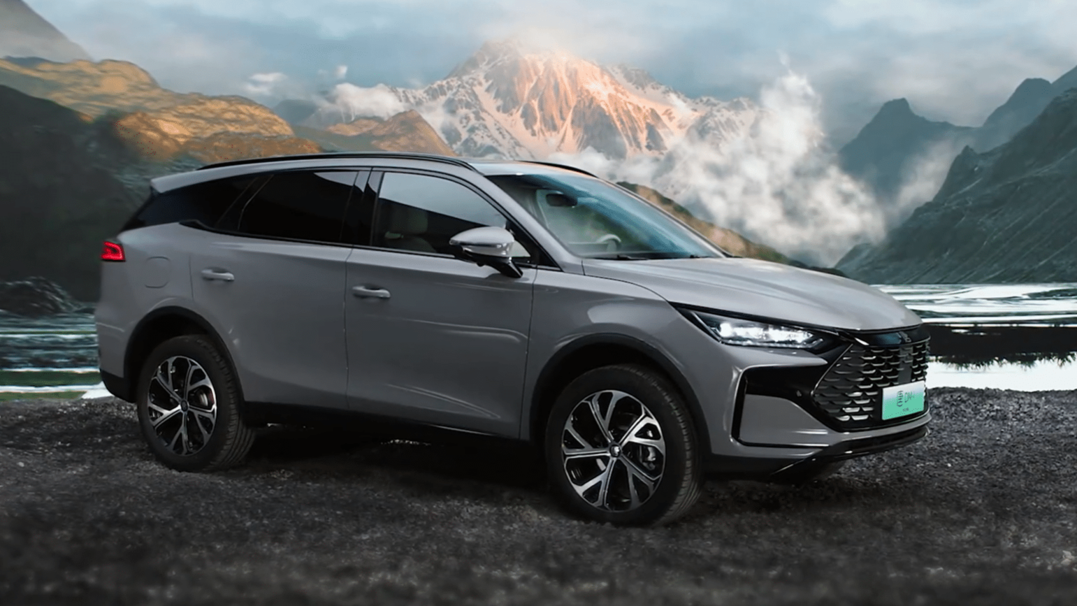 Гибридный кроссовер BYD Tang DM-i стал дальнобойнее и при этом подешевел