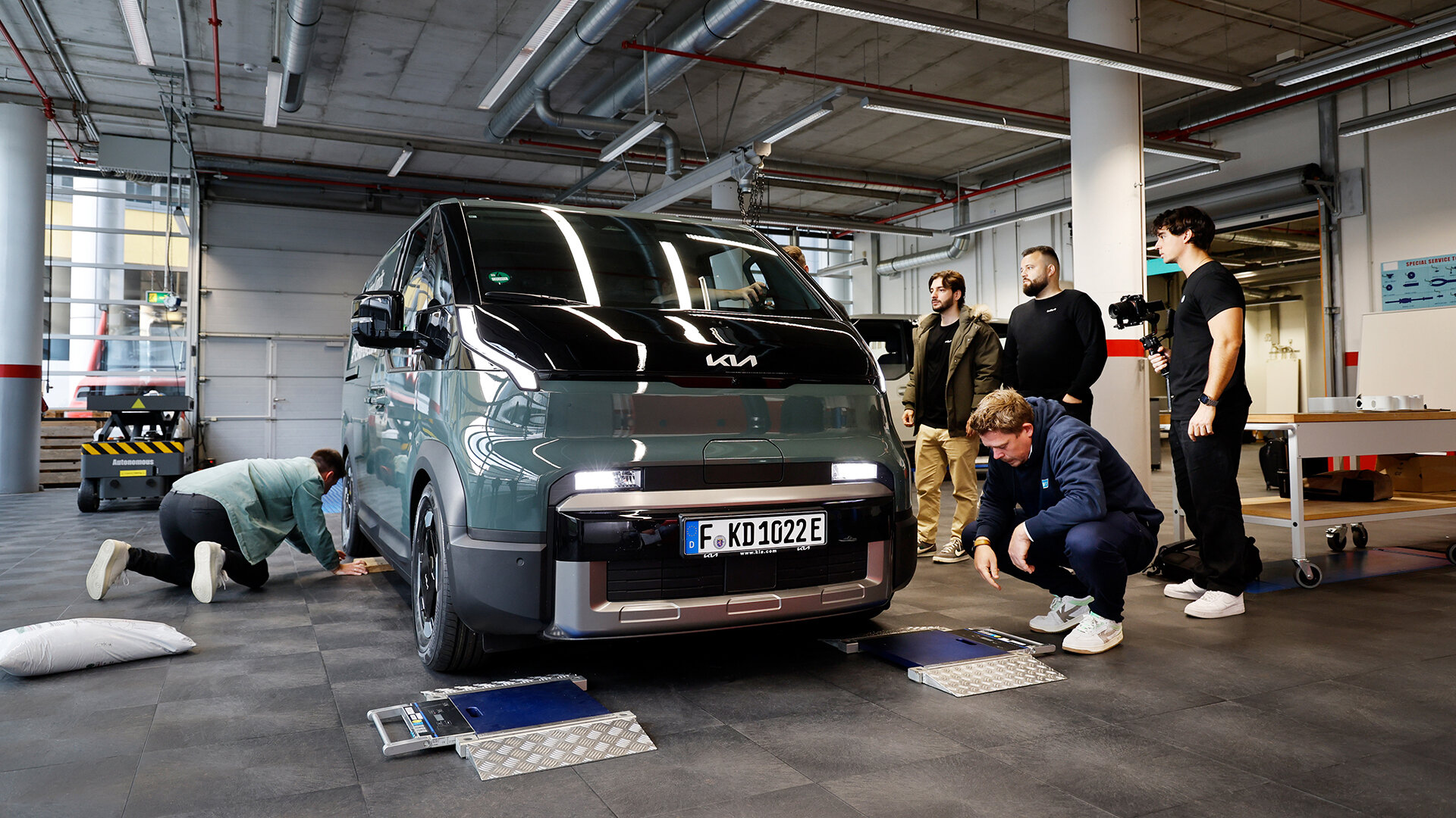 Kia PV5 побил рекорд дальнобойности среди электрофургонов