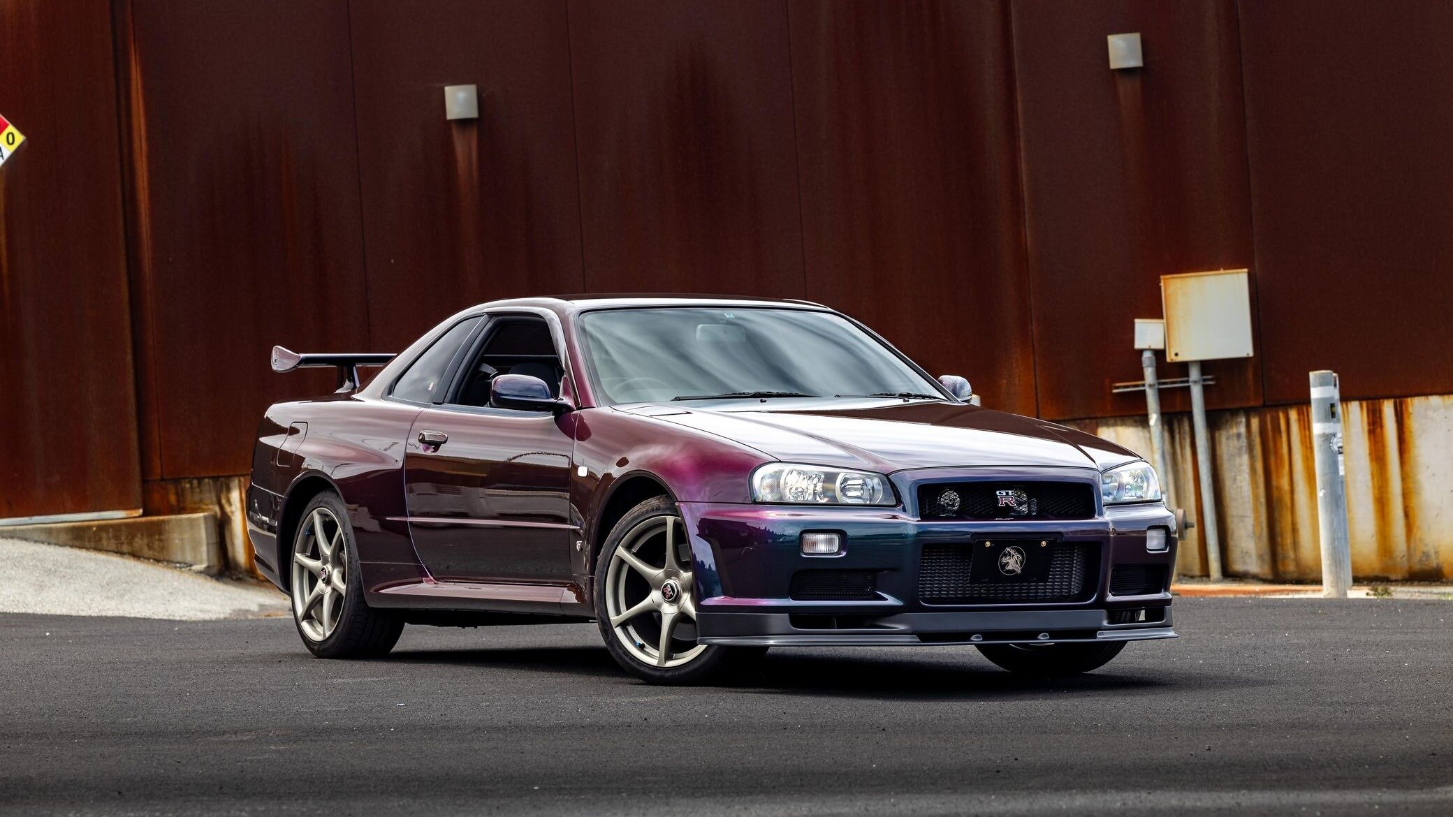 Отлично сохранившийся Nissan Skyline GT-R V-Spec 1999 года выставили на аукцион