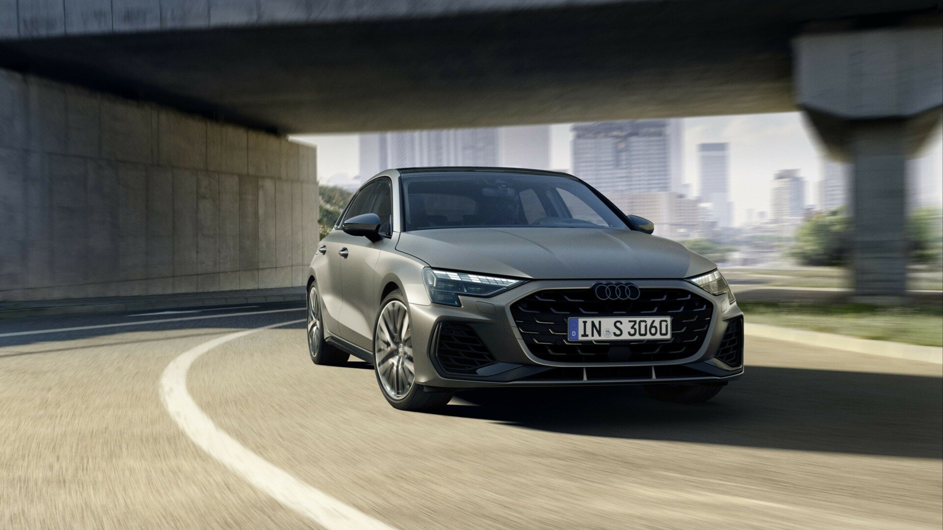 Представлена обновлённая Audi S3: более мощный мотор и RS-технологии