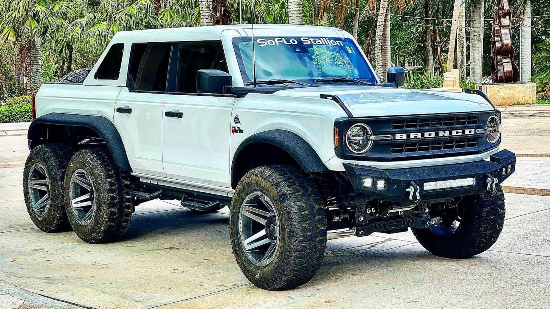Ford Bronco впервые превратили в шестиколёсный пикап