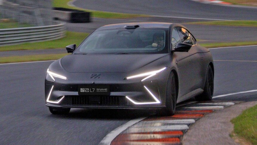 Электромобиль от SAIC и Alibaba оказался быстрее Porsche Taycan