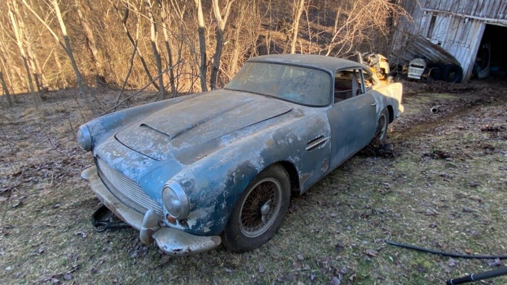 На продажу выставили редкий Aston Martin DB4, который больше 30 лет гнил в сарае