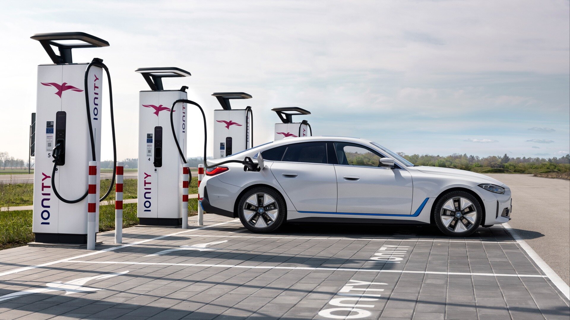 Рейтинг удовлетворённости среди электрокаров возглавили BMW и MINI