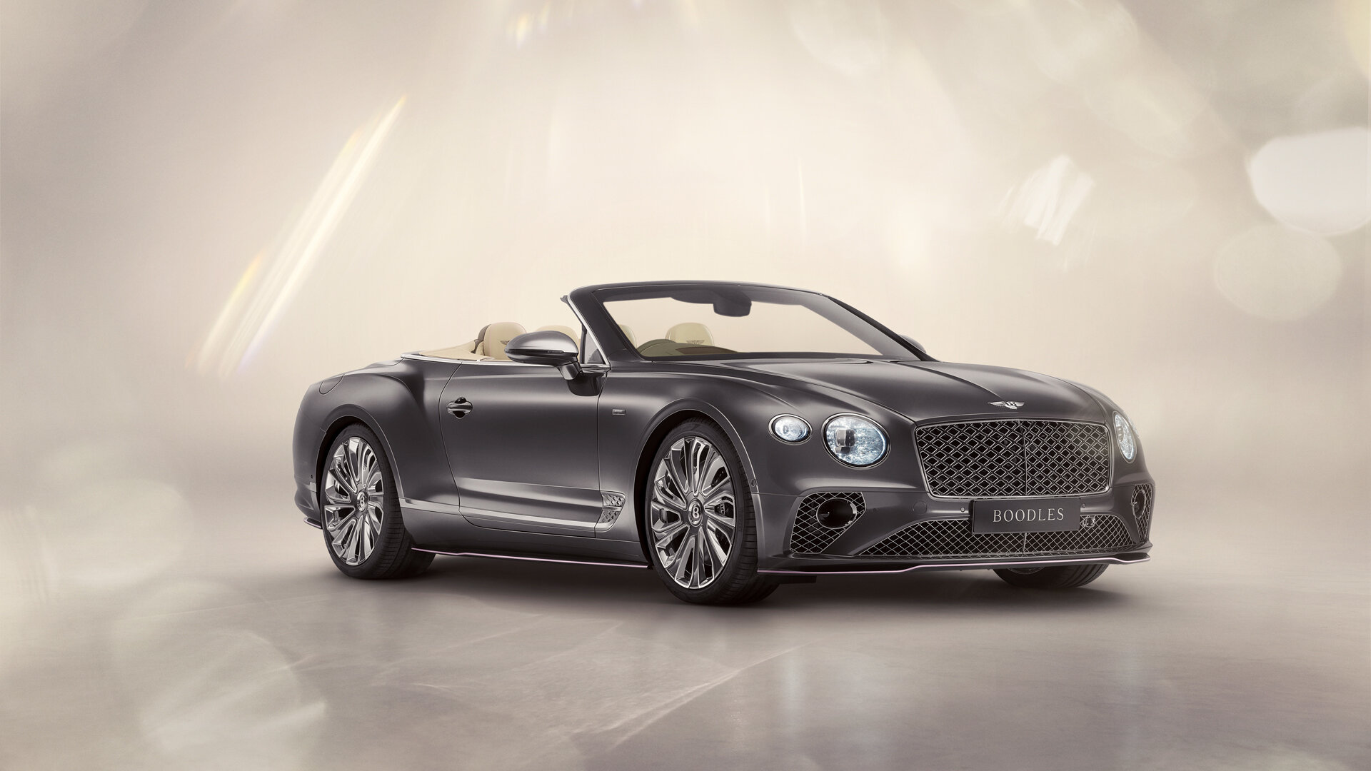 Марка Bentley показала уникальный Continental GTC с отделкой бриллиантами и золотом
