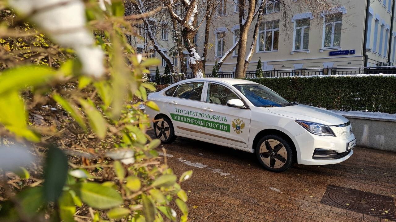 Сотрудников Минприроды РФ пересадят на электромобили Evolute i-Pro
