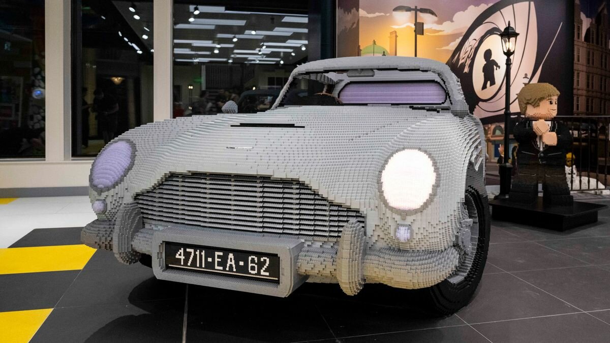 Aston Martin Джеймса Бонда собрали из 348 тысяч деталей Lego