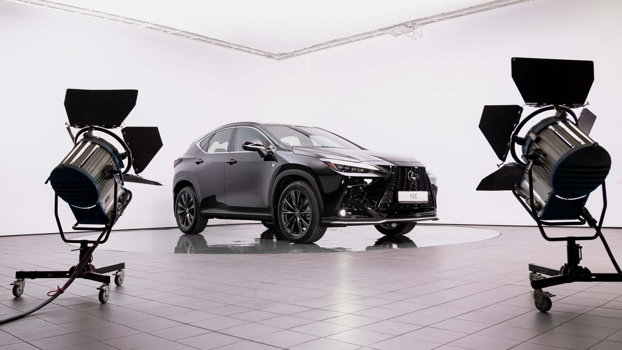 Перепридумать ручку: пристально рассматриваем Lexus NX нового поколения
