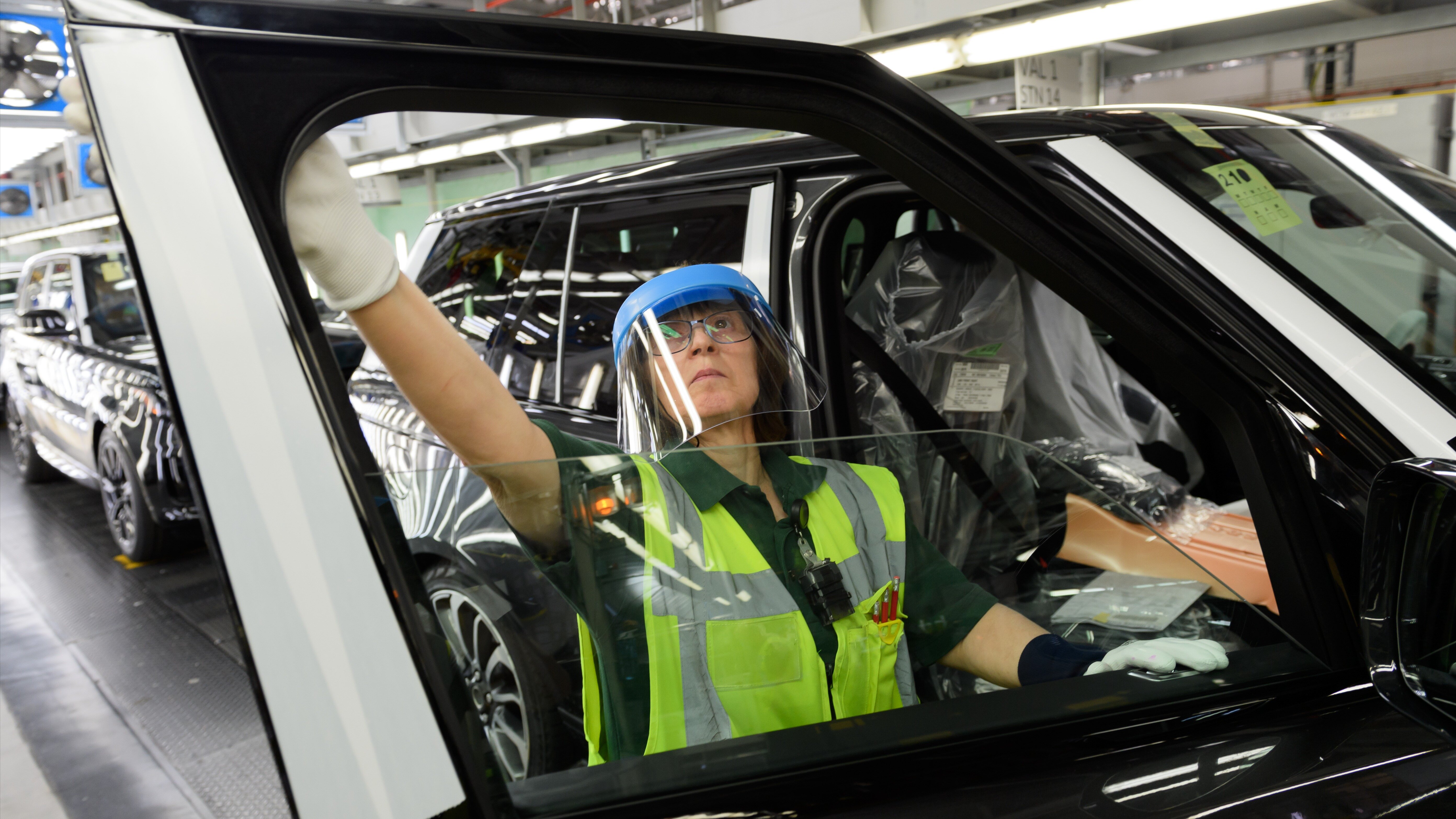 Хакеры нарушили работу заводов Jaguar Land Rover