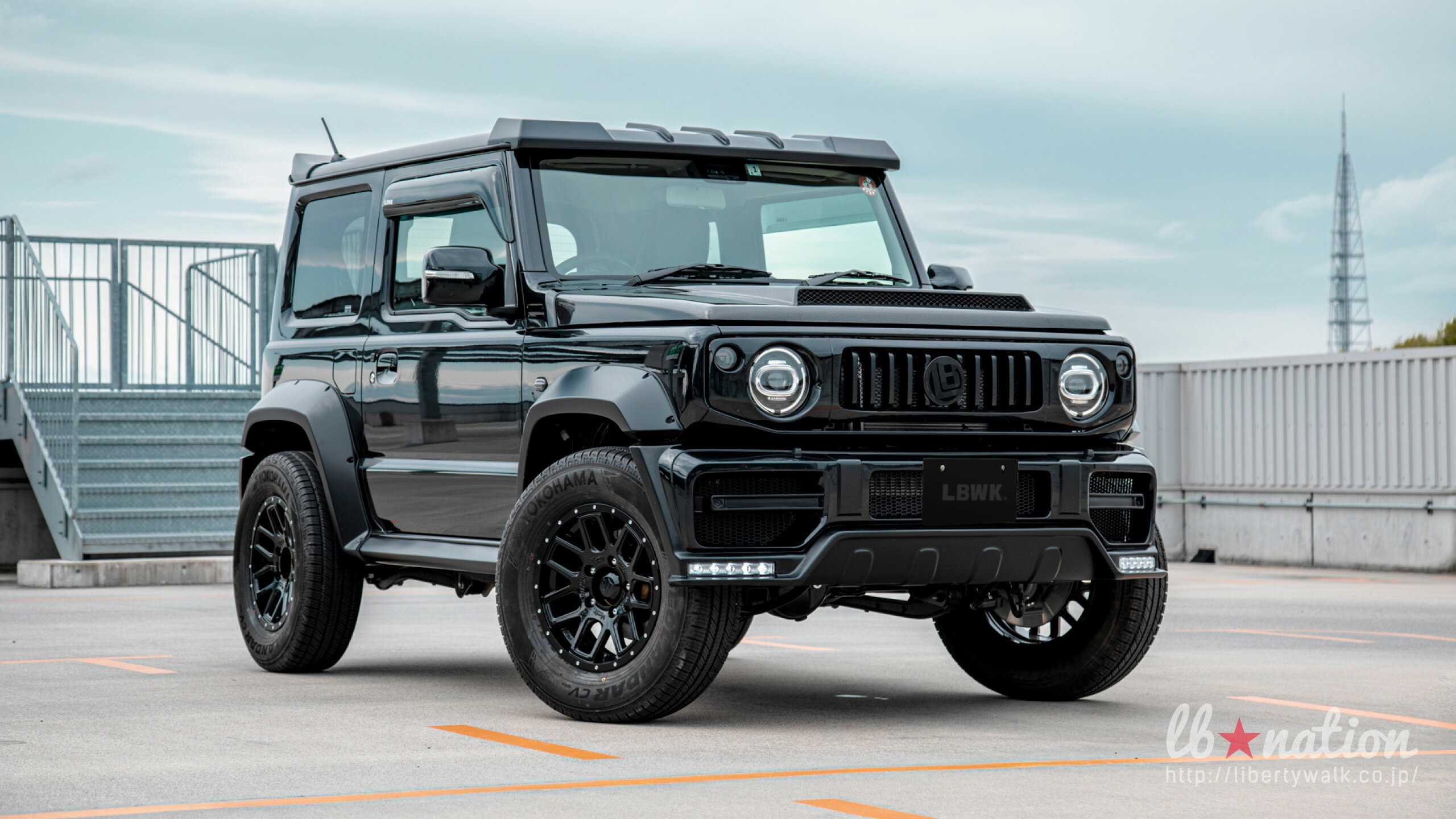 Как заряженный Гелик: Suzuki Jimny, прокачанный японцами из Liberty Walk