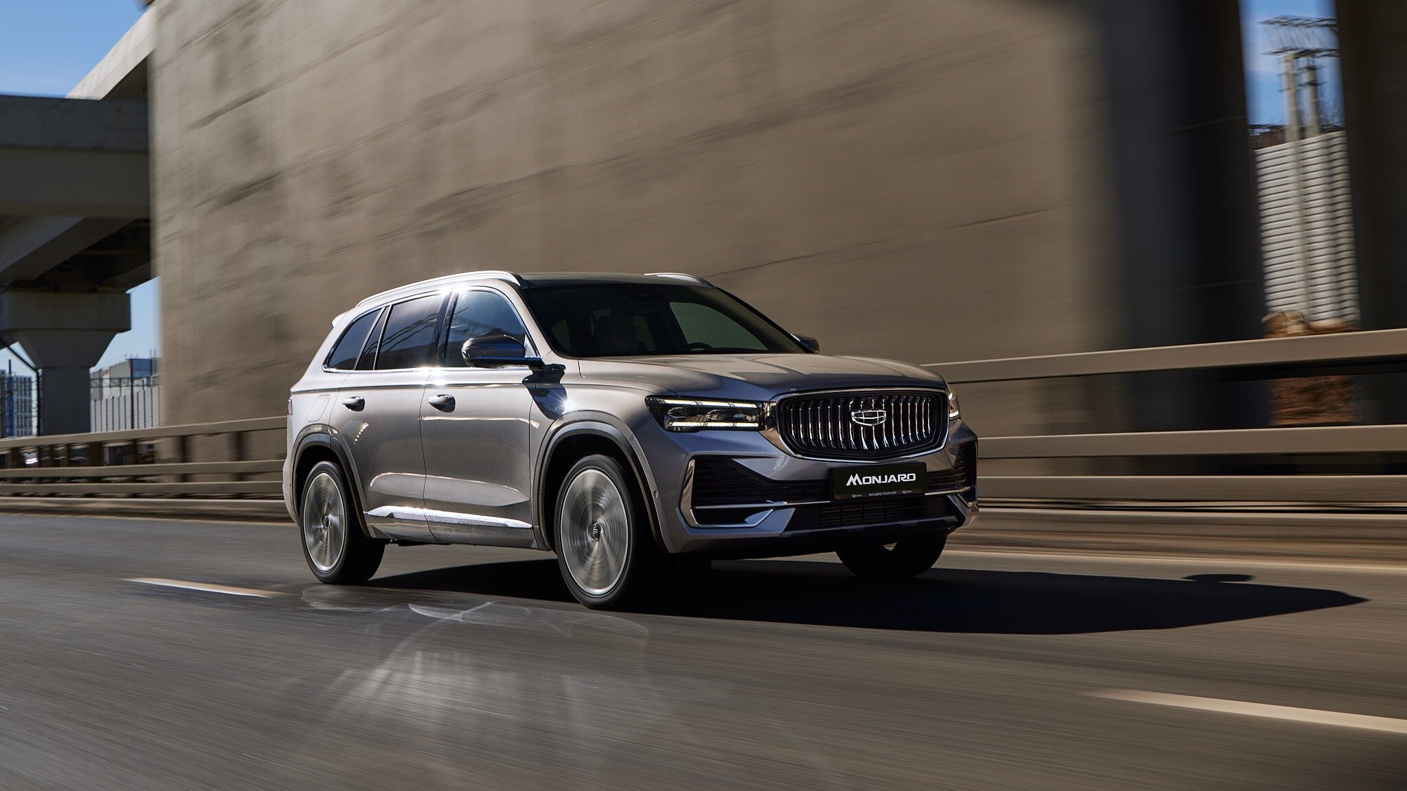 Марка Geely пересмотрела начальную комплектацию кроссовера Monjaro